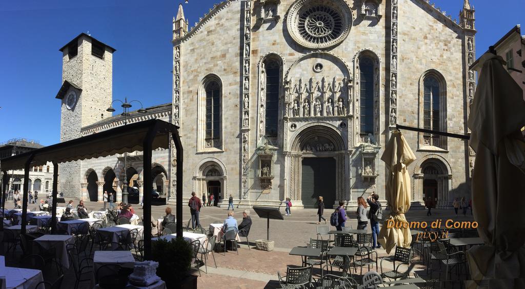 Ancient Courtyard Bonanomi In Como Historic Centre Rum bild