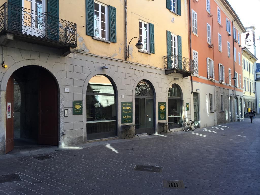 Ancient Courtyard Bonanomi In Como Historic Centre Rum bild